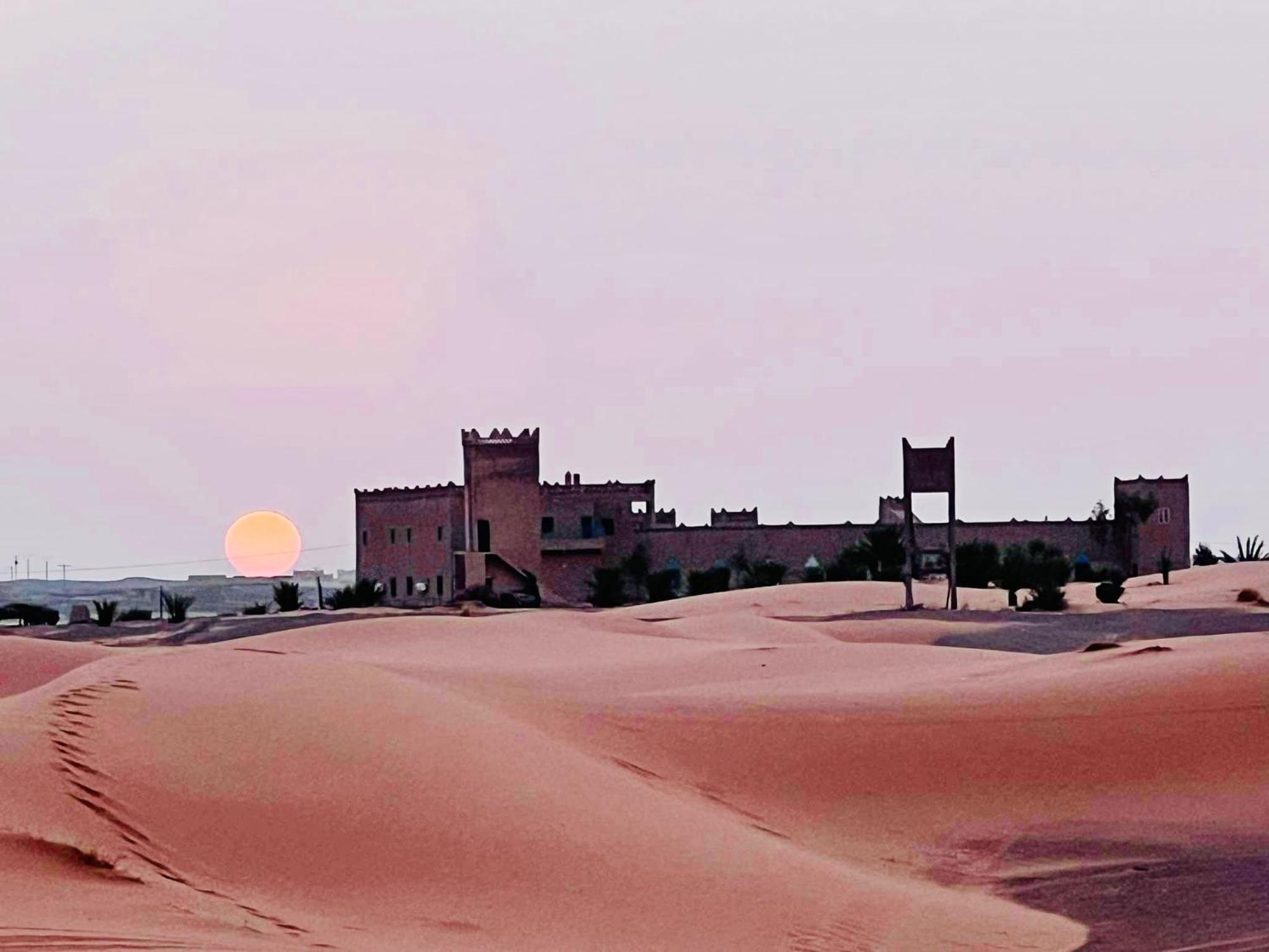 Hotel Camping Les Roses Des Dunes & Piscine Merzouga Exterior photo